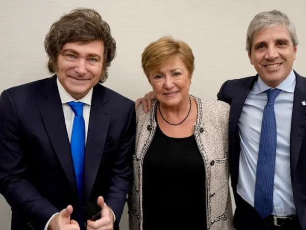 Mientras Caputo viaja a destrabar 1000 millones de dólares, el FMI pronostica menos crecimiento y el doble de&nbsp;inflación